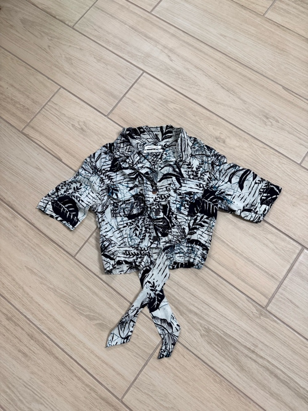 Urban Outfitters Fawn Tie Front Cropped Top Black White Print Size S